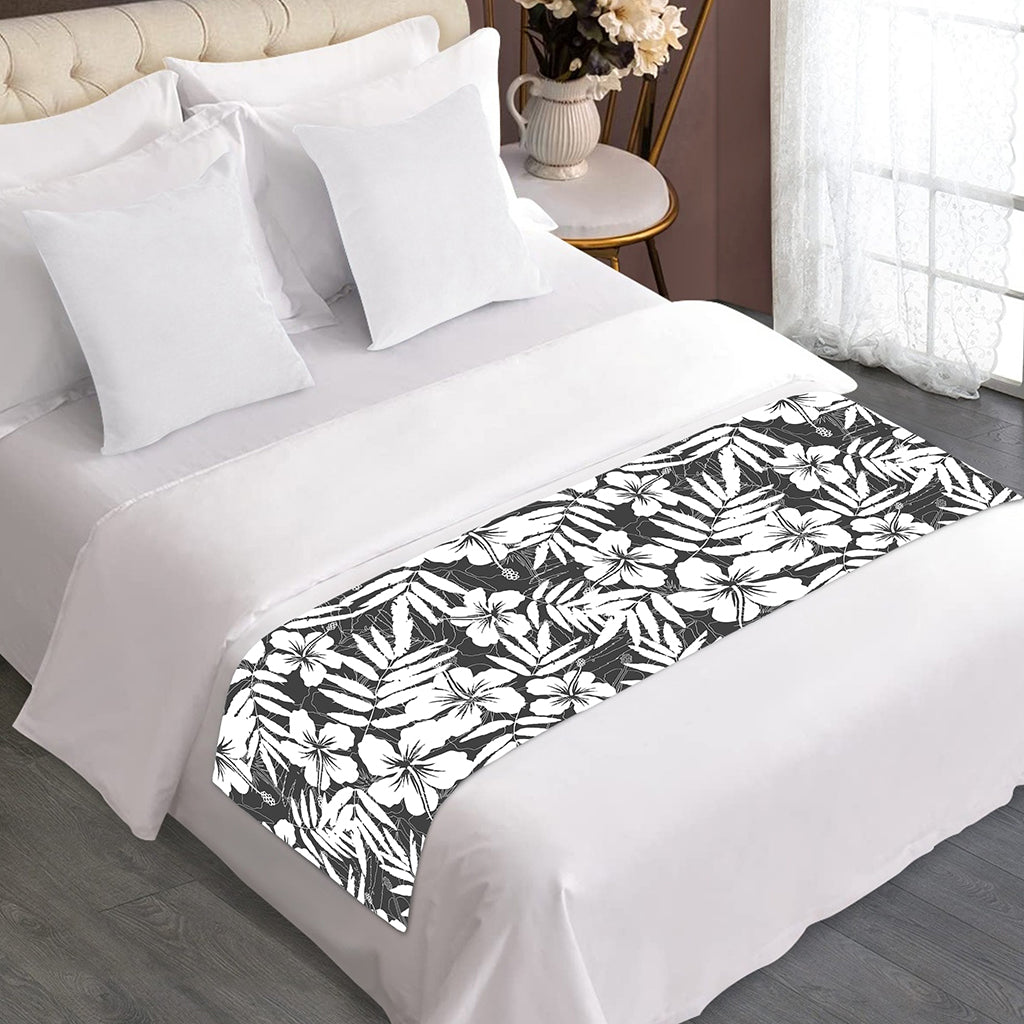 White And Grey Hawaiian Pattern Print Bed Runner