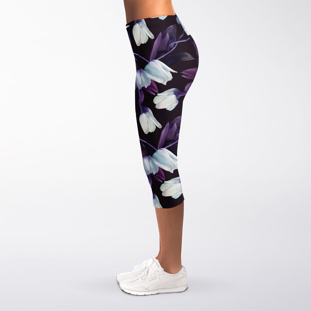 White And Purple Tulip Pattern Print Women's Capri Leggings