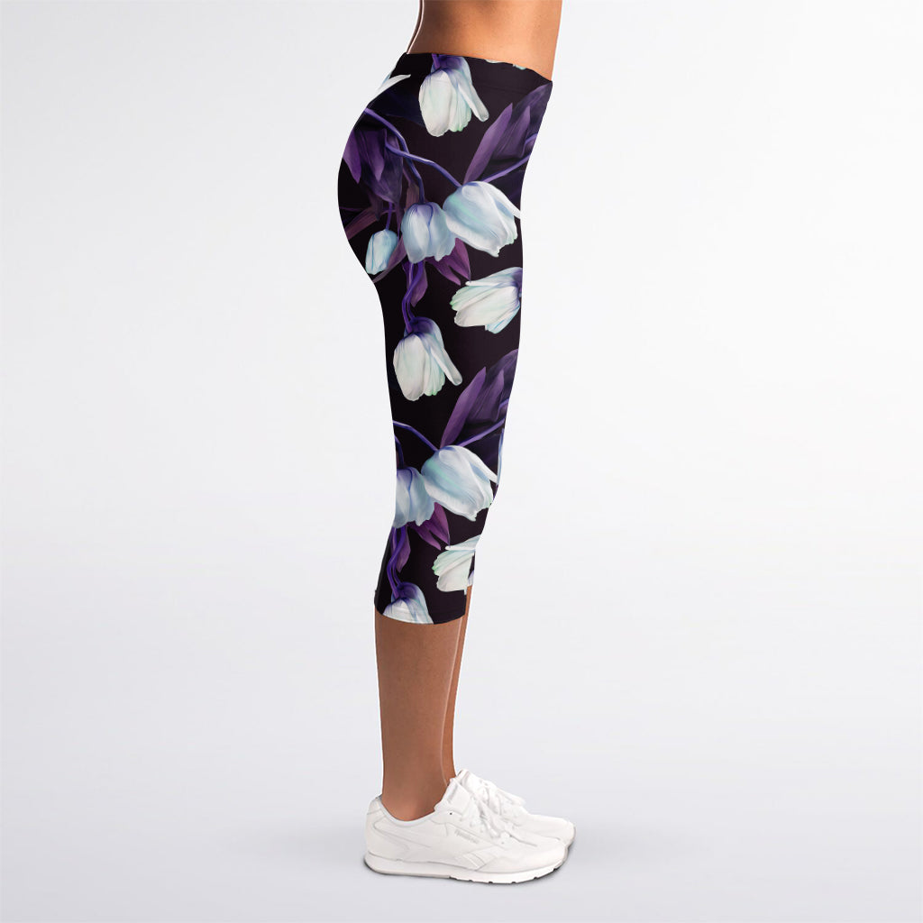 White And Purple Tulip Pattern Print Women's Capri Leggings