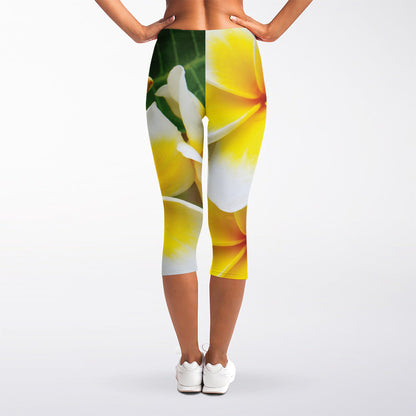 White And Yellow Plumeria Flower Print Women's Capri Leggings