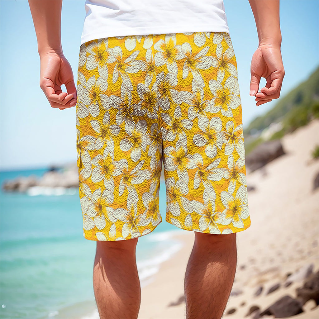 White And Yellow Plumeria Pattern Print Men's Cargo Shorts
