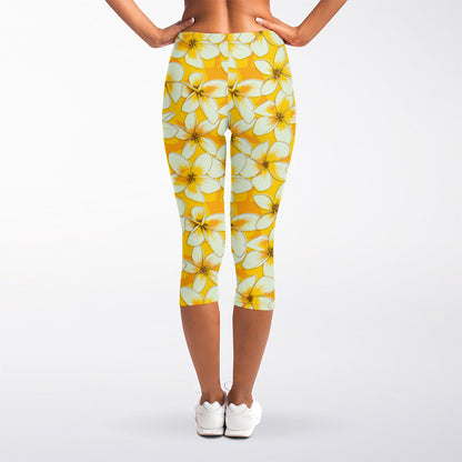 White And Yellow Plumeria Pattern Print Women's Capri Leggings