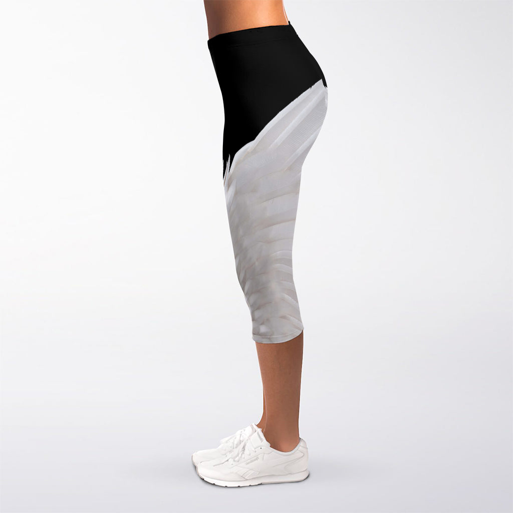 White Angel Wings Print Women's Capri Leggings
