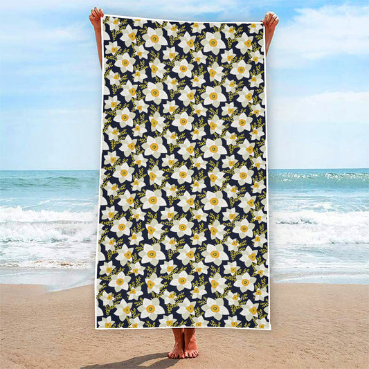 White Daffodil Flower Pattern Print Beach Towel