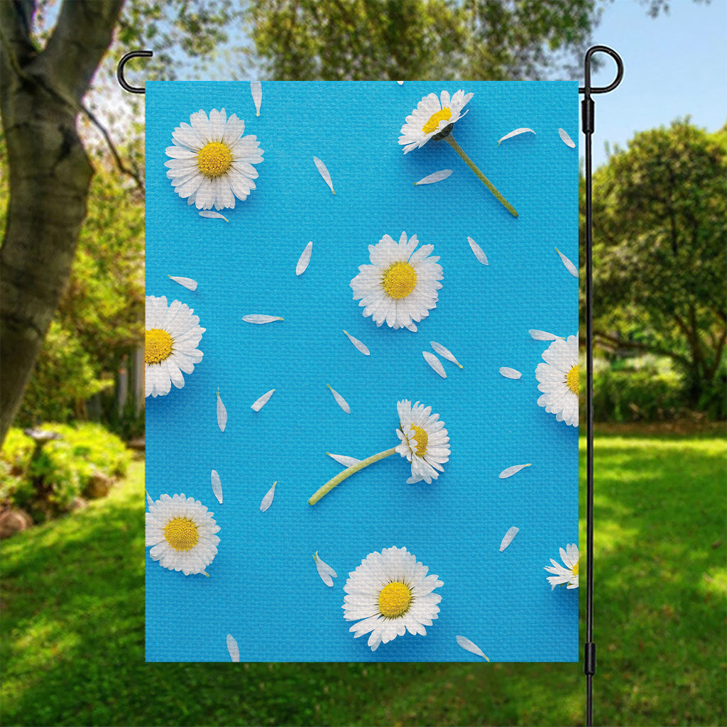 White Daisy Flower Print Garden Flag