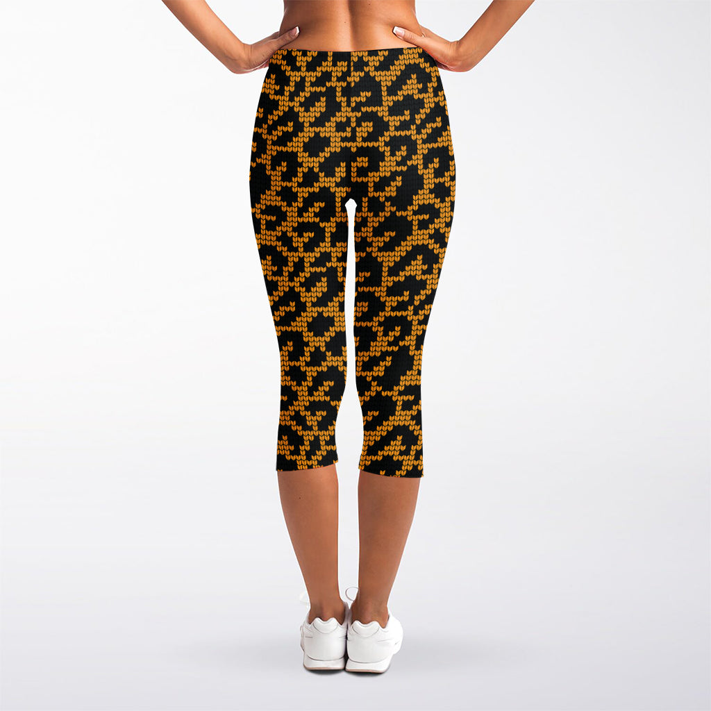 Wild Leopard Knitted Pattern Print Women's Capri Leggings