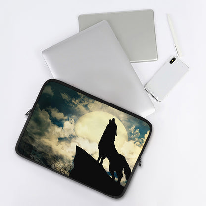 Wolf Howling At The Full Moon Print Laptop Sleeve