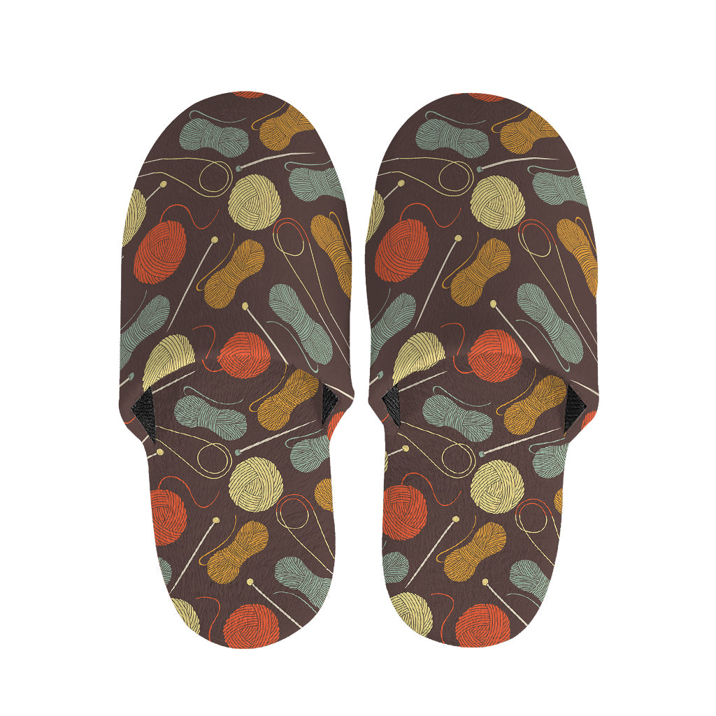 Yarn And Needle Pattern Print Slippers