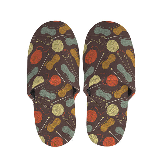 Yarn And Needle Pattern Print Slippers