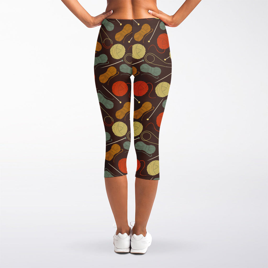 Yarn And Needle Pattern Print Women's Capri Leggings