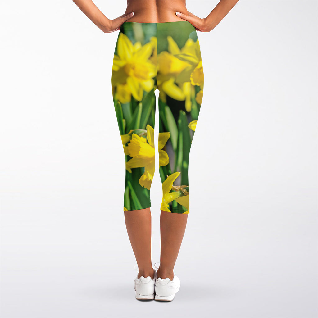 Yellow Daffodil Flower Print Women's Capri Leggings