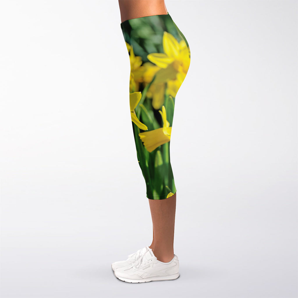 Yellow Daffodil Flower Print Women's Capri Leggings