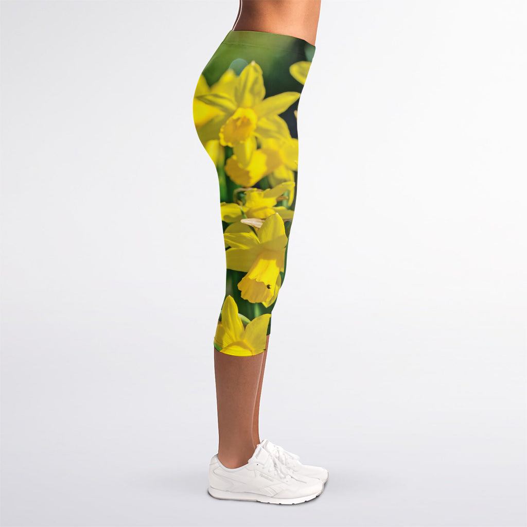 Yellow Daffodil Flower Print Women's Capri Leggings