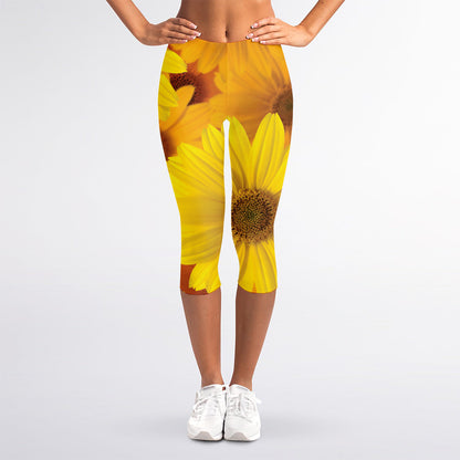 Yellow Daisy Flower Print Women's Capri Leggings
