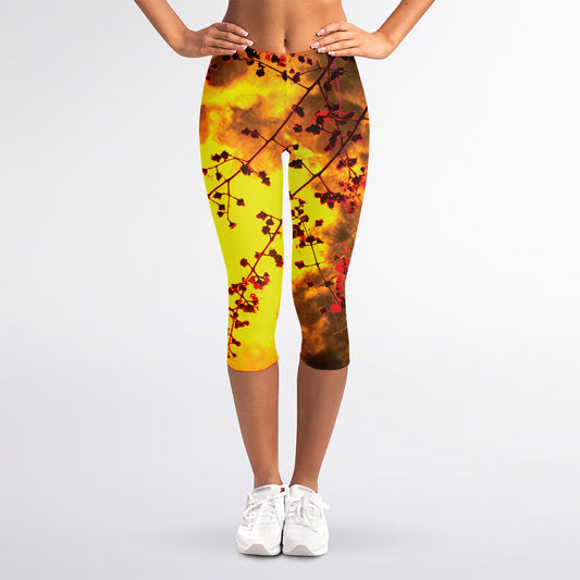 Yellow Full Moon Print Women's Capri Leggings