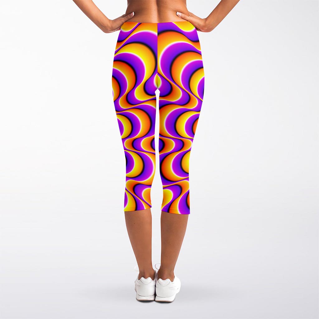 Yellow Splashing Moving Optical Illusion Women's Capri Leggings