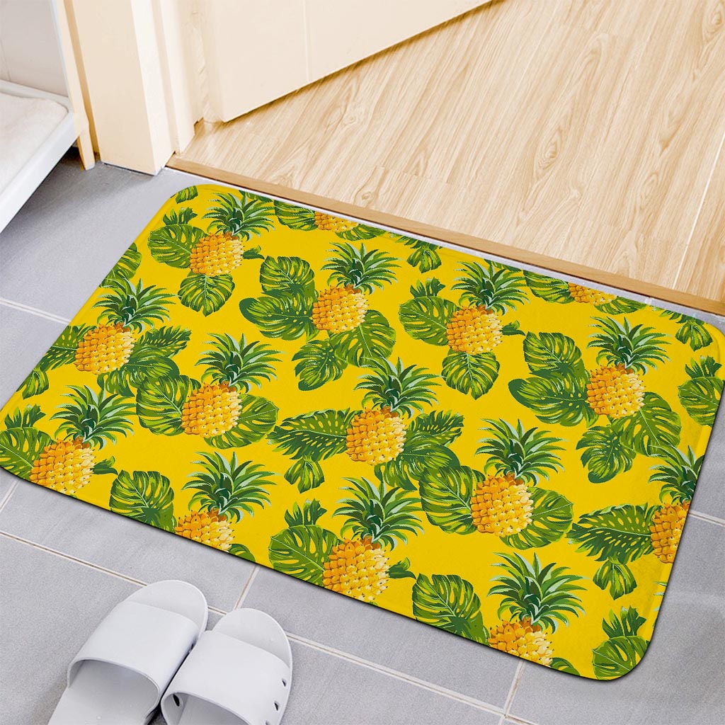 Yellow Tropical Pineapple Pattern Print Indoor Door Mat