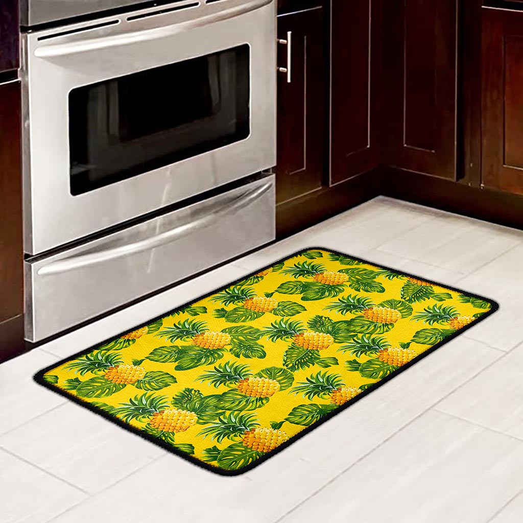 Yellow Tropical Pineapple Pattern Print Kitchen Mat