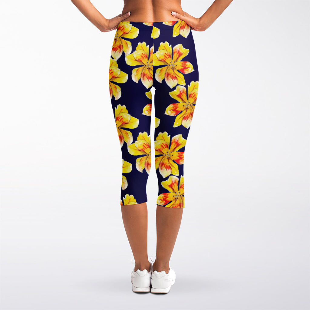 Yellow Watercolor Lily Pattern Print Women's Capri Leggings
