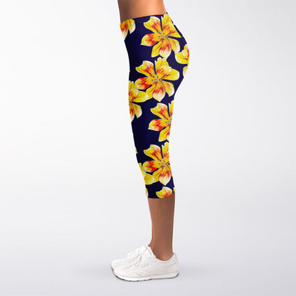 Yellow Watercolor Lily Pattern Print Women's Capri Leggings