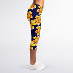 Yellow Watercolor Lily Pattern Print Women's Capri Leggings