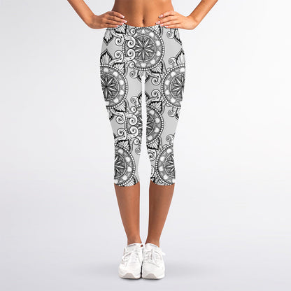 Zentangle Floral Pattern Print Women's Capri Leggings