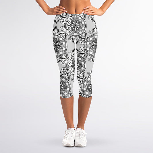 Zentangle Floral Pattern Print Women's Capri Leggings