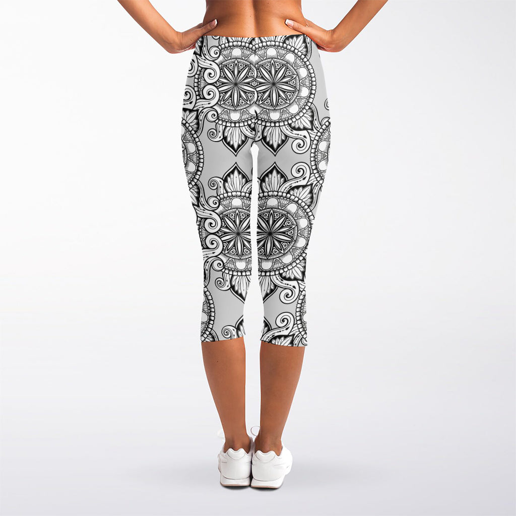 Zentangle Floral Pattern Print Women's Capri Leggings