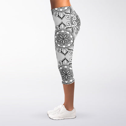 Zentangle Floral Pattern Print Women's Capri Leggings