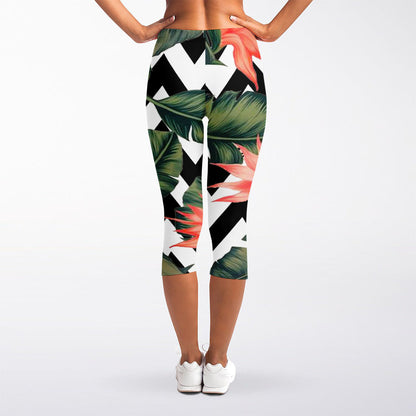 Zig Zag Tropical Pattern Print Women's Capri Leggings