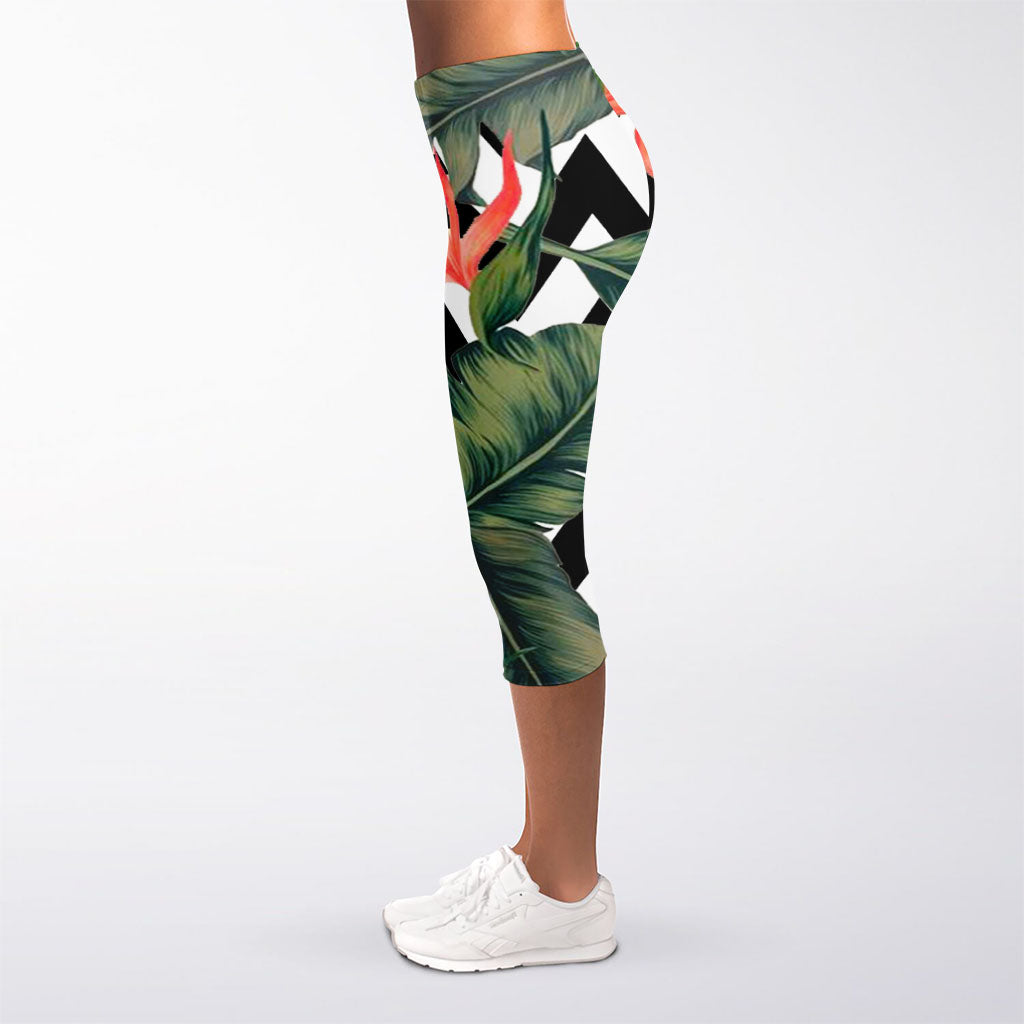 Zig Zag Tropical Pattern Print Women's Capri Leggings