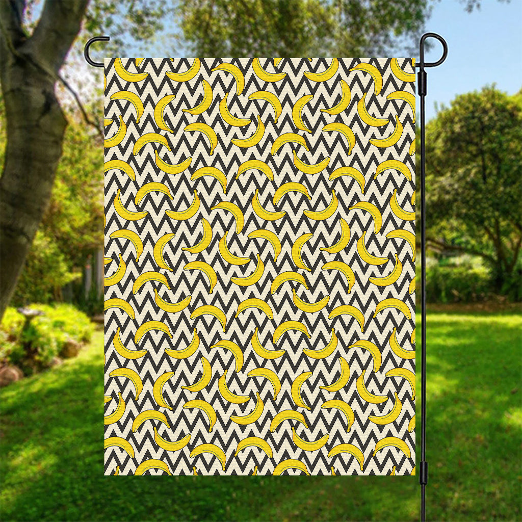 Zigzag Banana Pattern Print Garden Flag