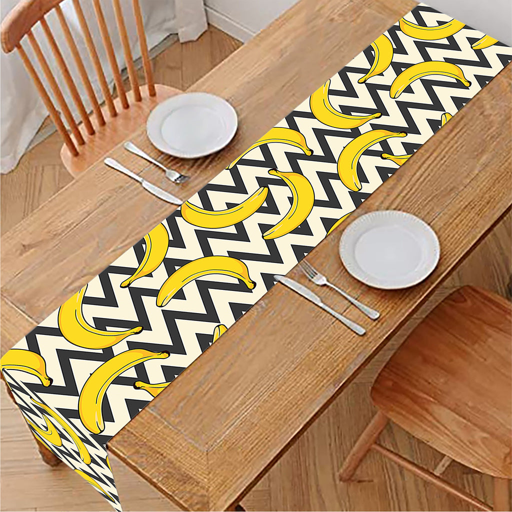 Zigzag Banana Pattern Print Table Runner