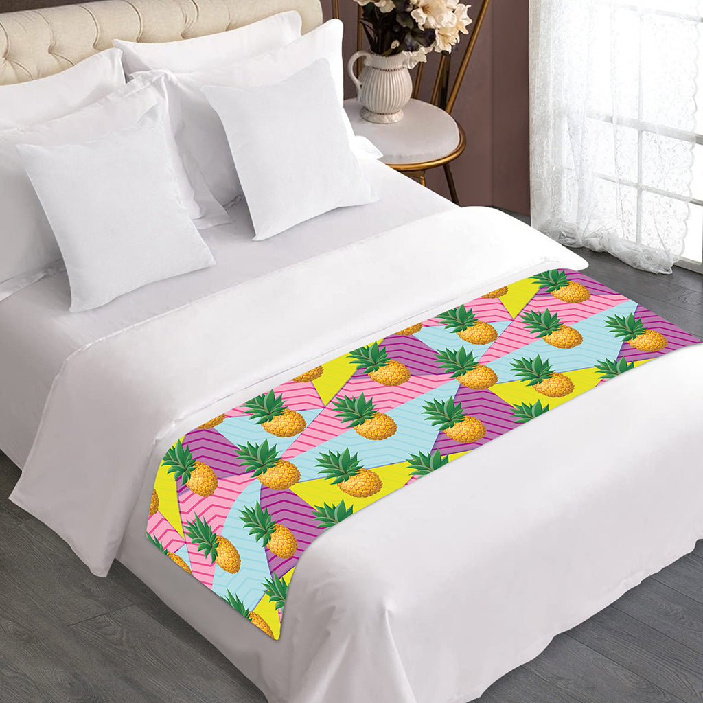 Zigzag Pineapple Pattern Print Bed Runner