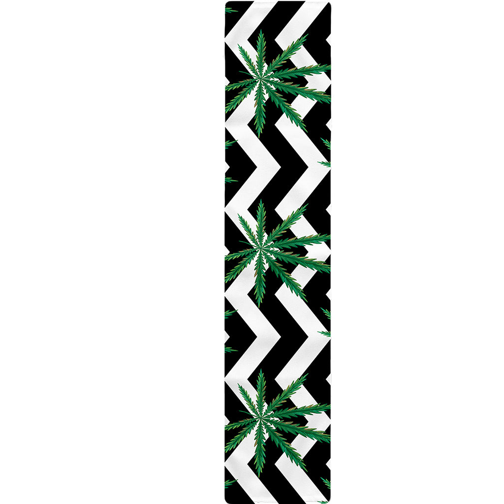 Zigzag Weed Pattern Print Table Runner