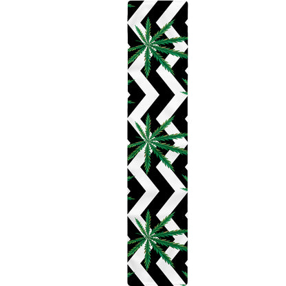 Zigzag Weed Pattern Print Table Runner