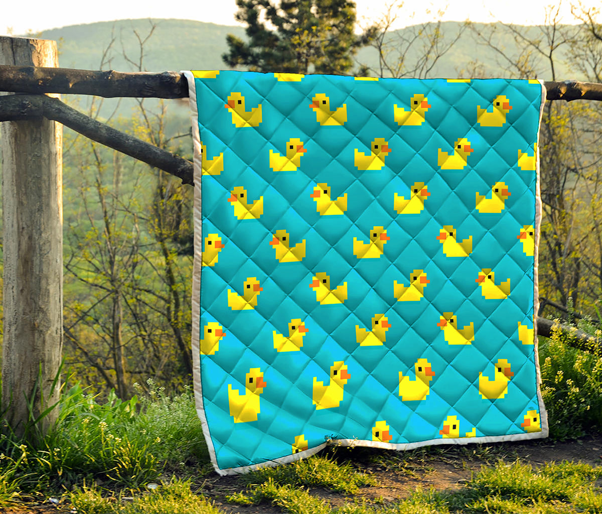 8-Bit Rubber Duck Pattern Print Quilt