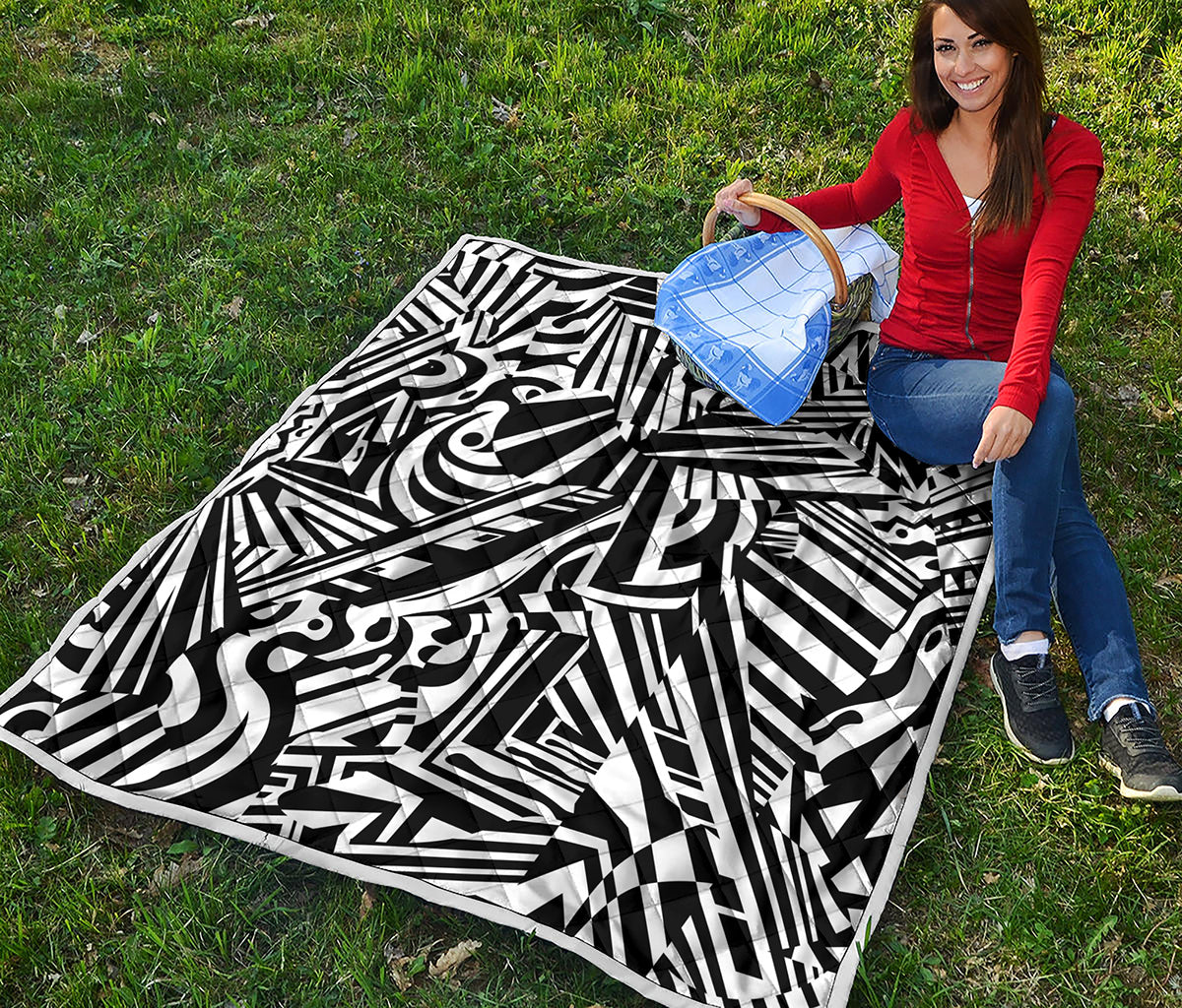 Abstract Dazzle Pattern Print Quilt