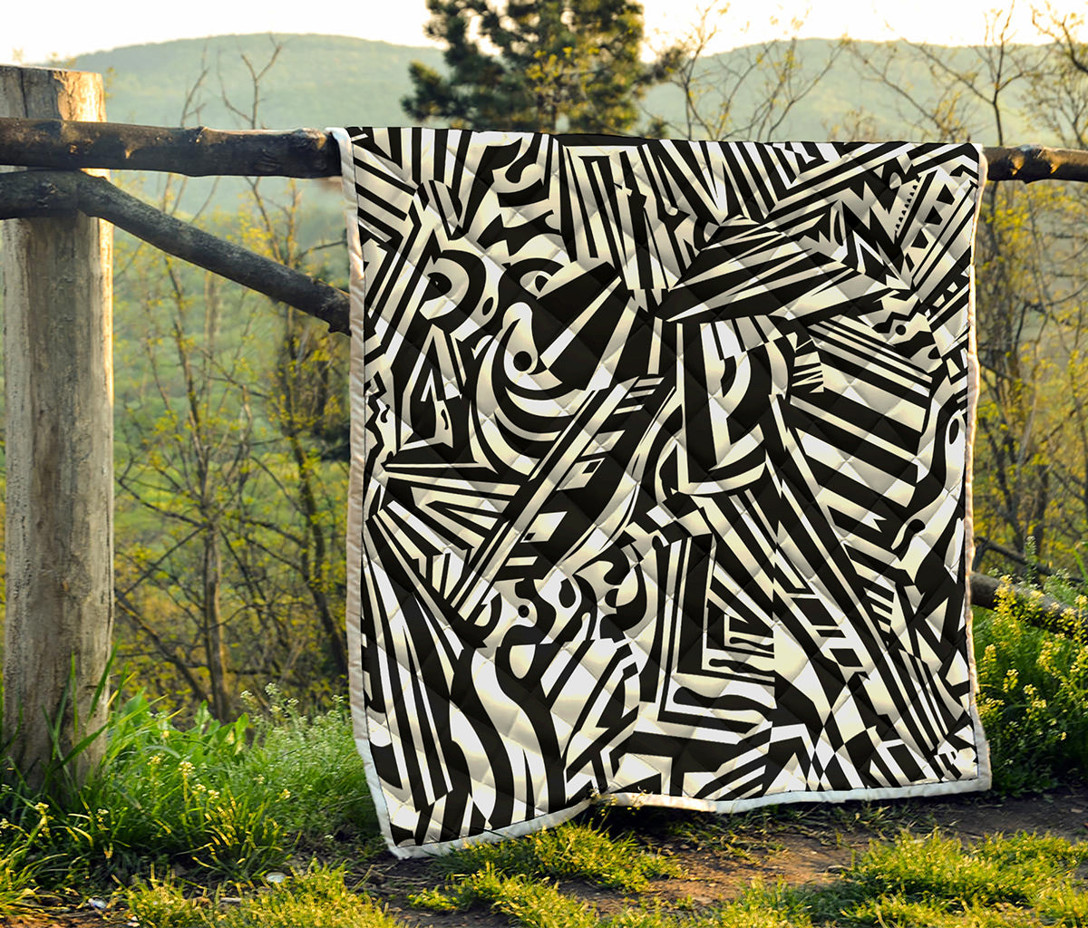Abstract Dazzle Pattern Print Quilt