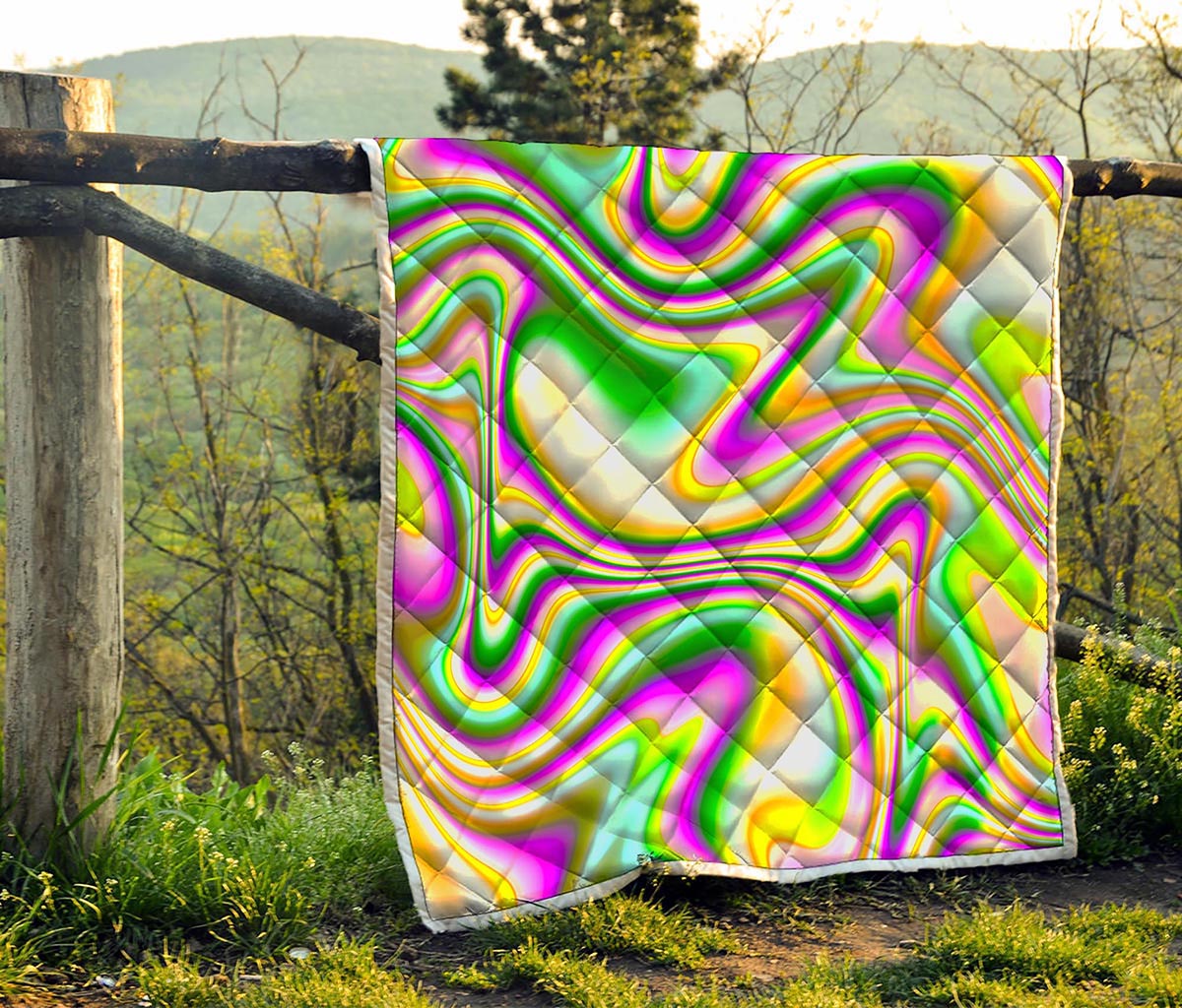 Abstract Holographic Liquid Trippy Print Quilt