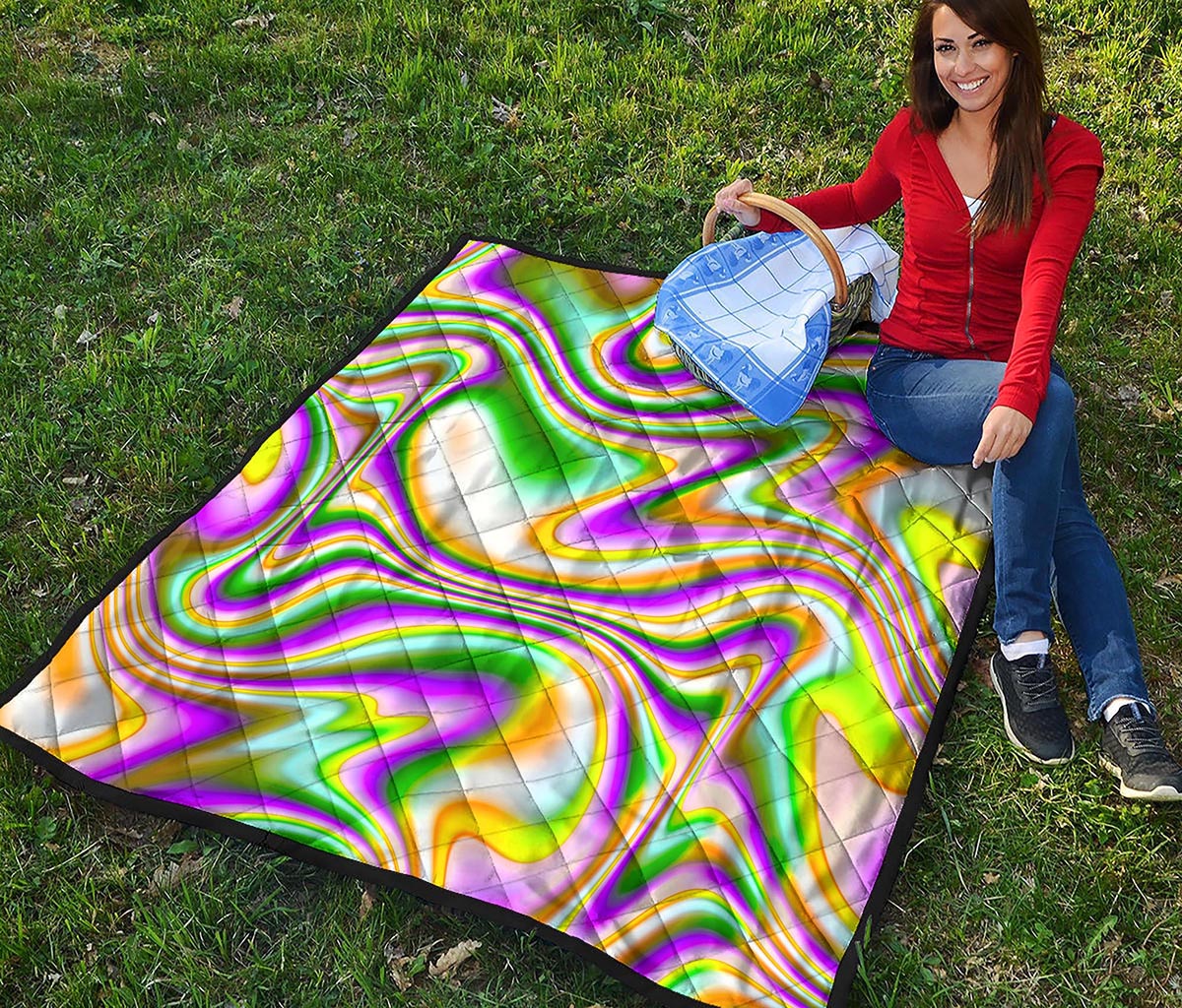 Abstract Holographic Liquid Trippy Print Quilt