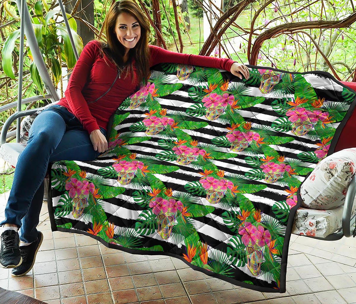 Aloha Skull Striped Pattern Print Quilt