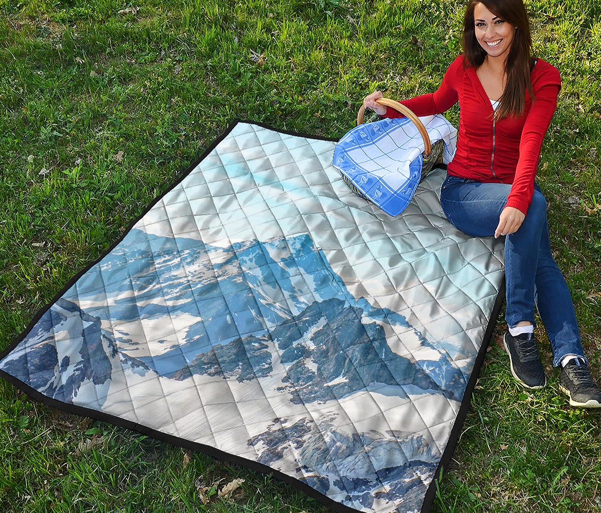 Alps Mountain Print Quilt