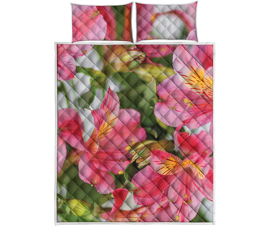 Alstroemeria Flower Print Quilt Bed Set
