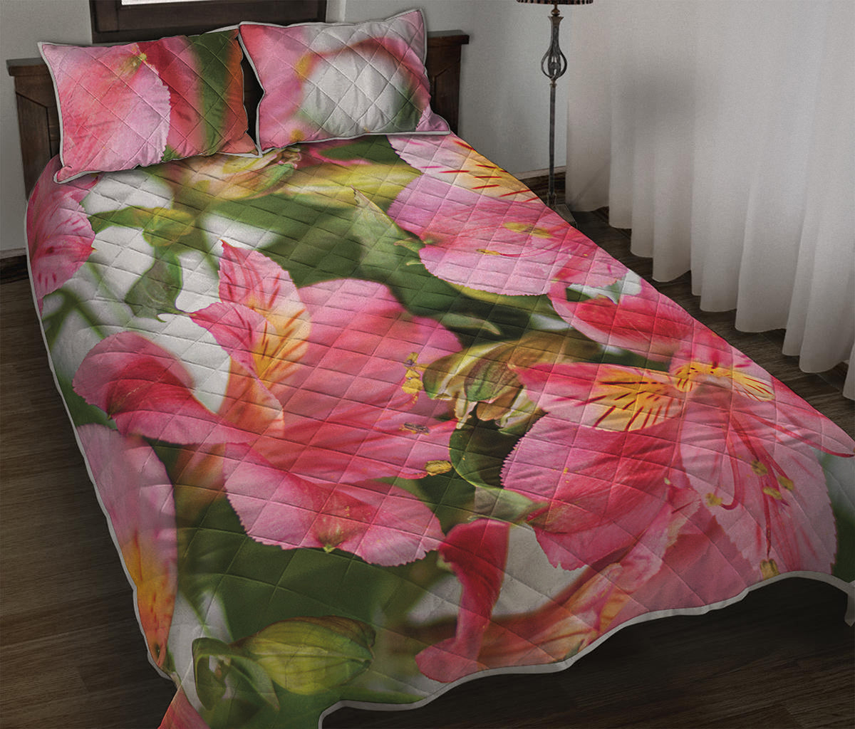 Alstroemeria Flower Print Quilt Bed Set