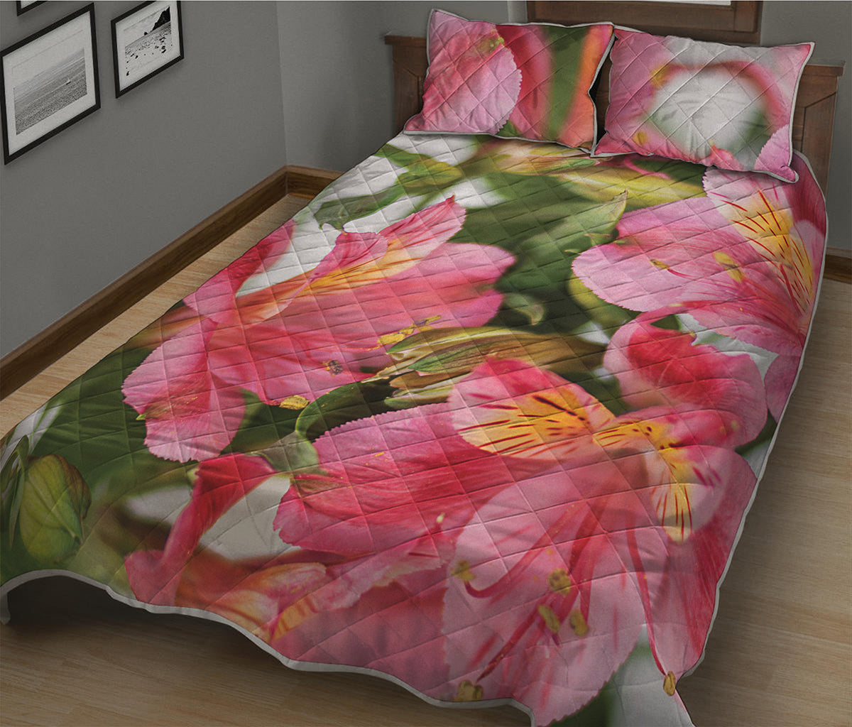 Alstroemeria Flower Print Quilt Bed Set