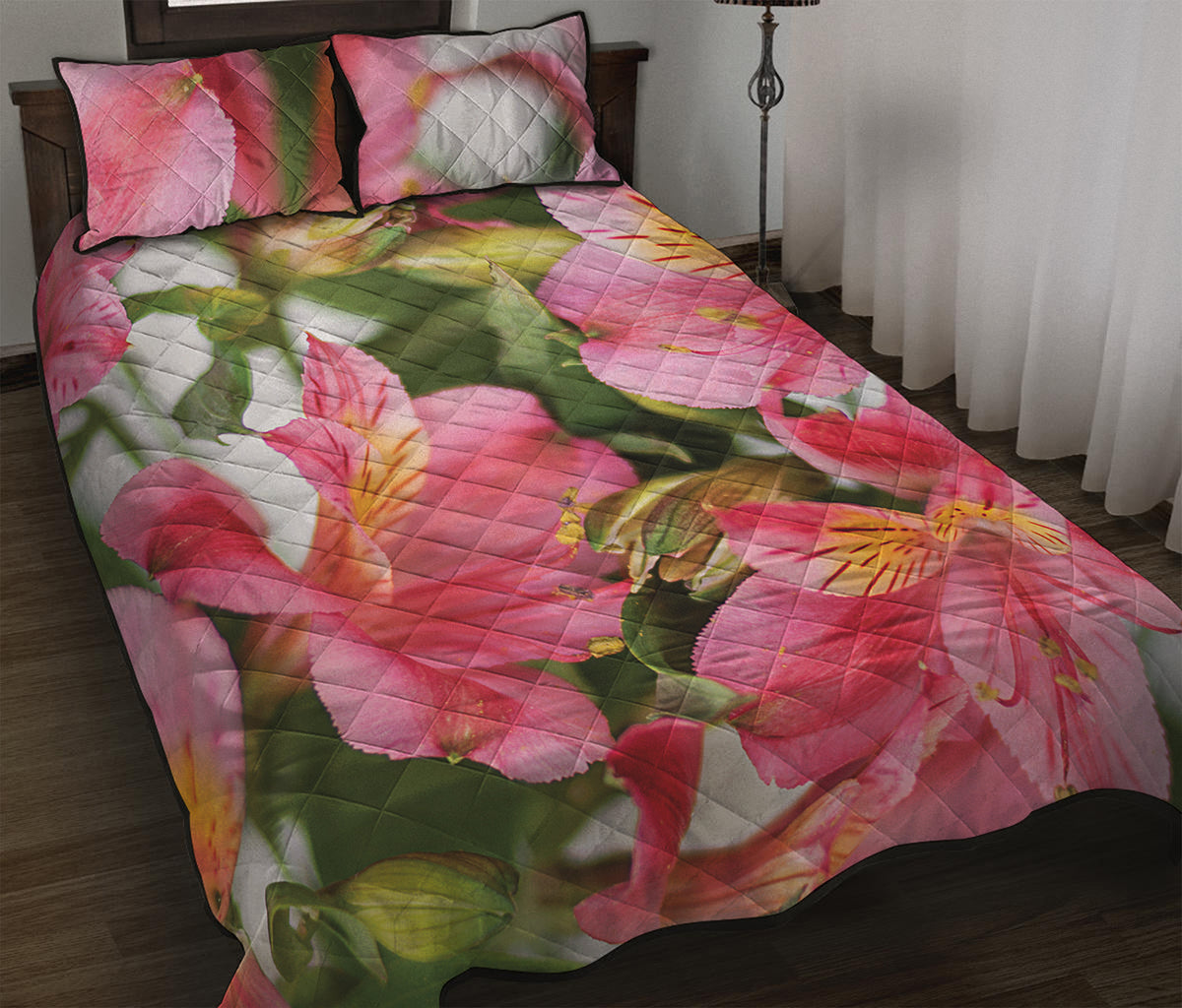Alstroemeria Flower Print Quilt Bed Set
