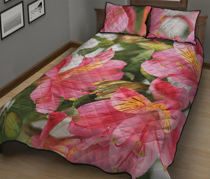 Alstroemeria Flower Print Quilt Bed Set