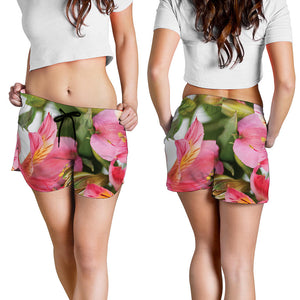 Alstroemeria Flower Print Women's Shorts