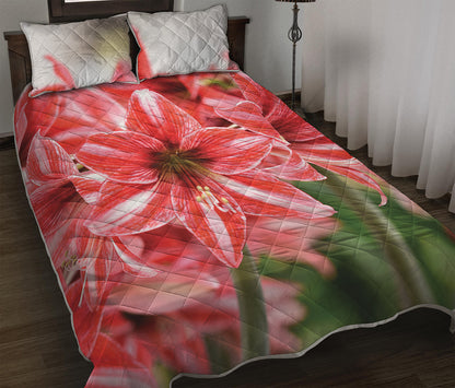Amaryllis Flower Print Quilt Bed Set